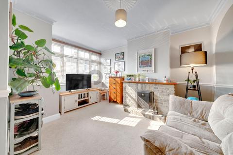 24 Woodman Road, Coulsdon, CR5 3HP