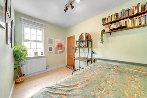24 Woodman Road, Coulsdon, CR5 3HP