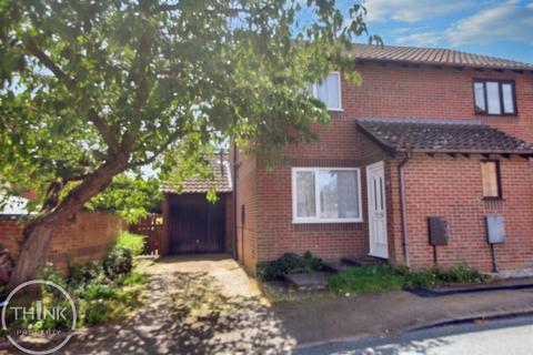 2 bedroom semi-detached house to rent, Ullswater Drive, Norwich NR9