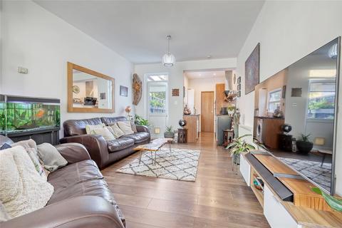 2 bedroom terraced house for sale, Fernbrook Avenue, Southend-on-Sea, Essex, SS1