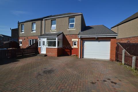 3 bedroom semi-detached house to rent, North Avenue, Washington, Tyne and Wear