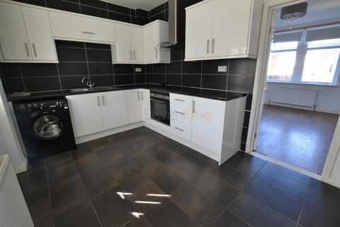 3 bedroom semi-detached house to rent, North Avenue, Washington, Tyne and Wear