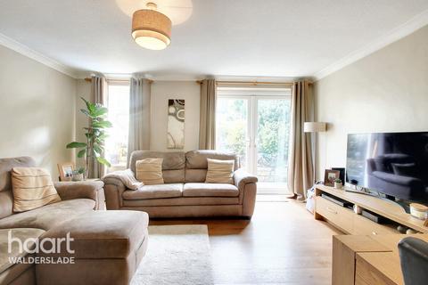 3 bedroom end of terrace house for sale, Cameron Close, Chatham