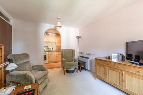 2 bedroom flat for sale, Pitson Close, Surrey KT15