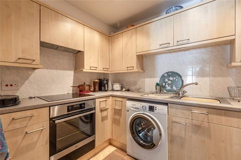 2 bedroom flat for sale, Pitson Close, Surrey KT15