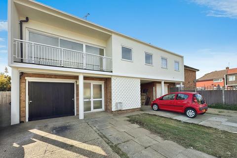 4 bedroom end of terrace house for sale, Rayside, Basildon, SS14