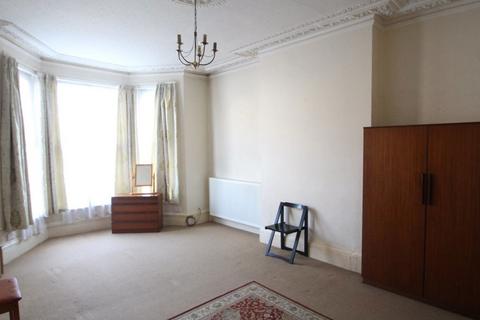 Studio to rent, MANSFIELD ROAD ILFORD