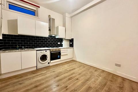 1 bedroom flat to rent, Munster Road, Fulham, London, SW6