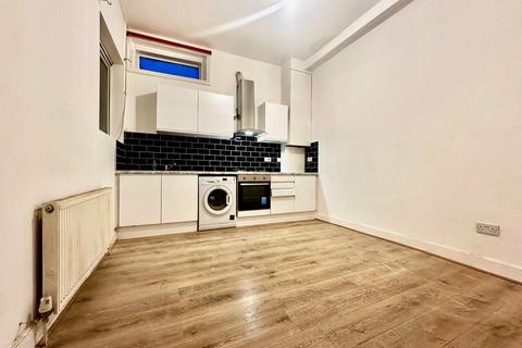 1 bedroom flat to rent, Munster Road, Fulham, London, SW6