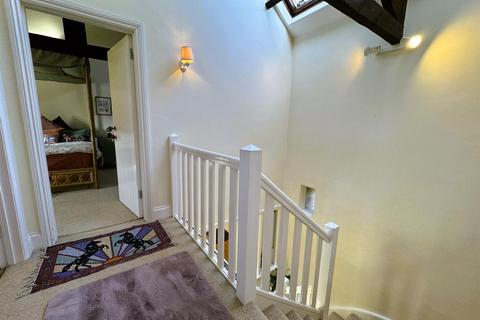 2 bedroom terraced house to rent, Stockleigh English