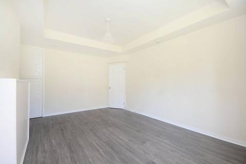 4 bedroom flat to rent, Aldrington Road, Tooting Bec, London, SW16