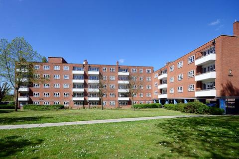 4 bedroom flat to rent, Aldrington Road, Tooting Bec, London, SW16