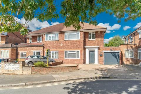 3 bedroom semi-detached house to rent, Wychwood Avenue, Edgware, HA8