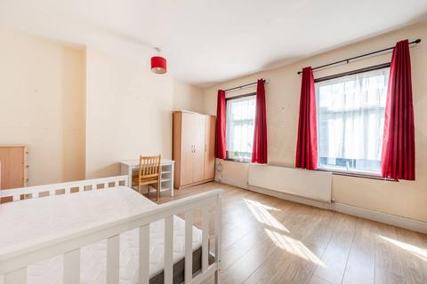 3 bedroom flat for sale, Chaplin Road, Dollis Hill, London, NW2