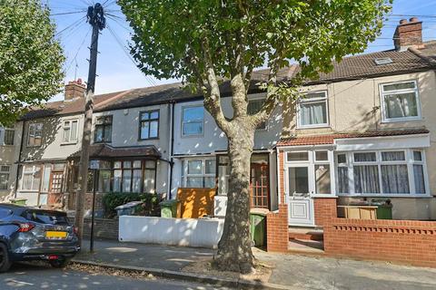 4 bedroom terraced house for sale, Gainsborough Avenue, London E12