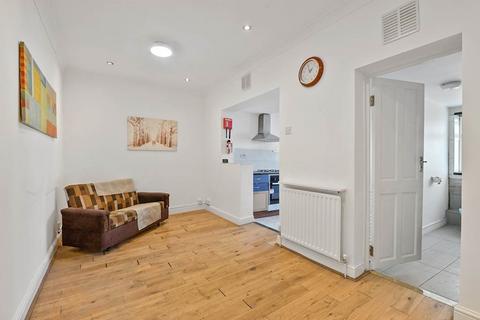 4 bedroom terraced house for sale, Gainsborough Avenue, London E12