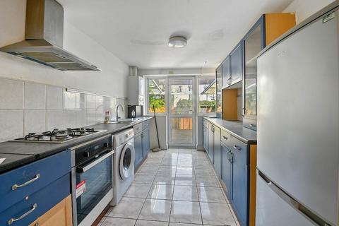 4 bedroom terraced house for sale, Gainsborough Avenue, London E12