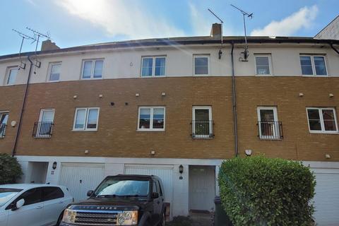 4 bedroom terraced house to rent, Lower Corniche, Hythe