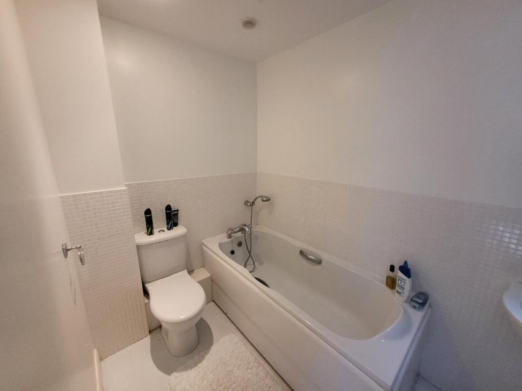 Ensuite 2.jpg