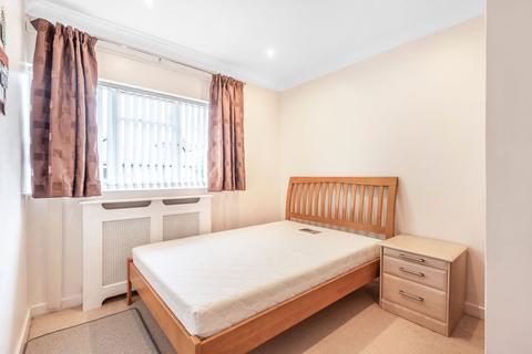 3 bedroom flat to rent, Dryden Court, Renfrew Road, SE11