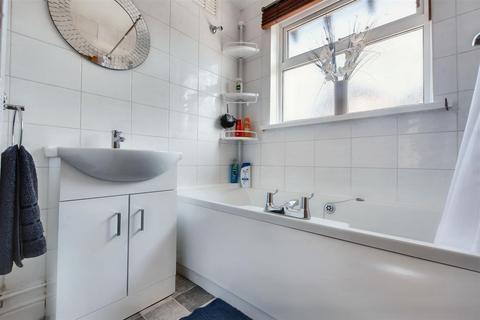 26 Cantrell Road, Nottingham, NG6 9AG