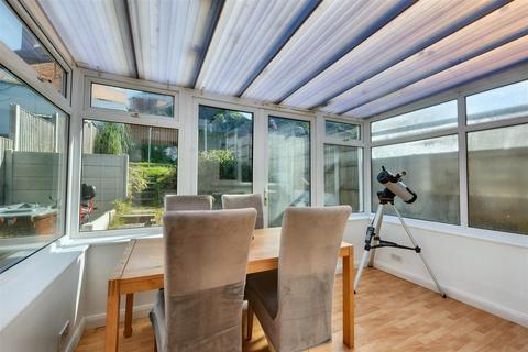 26 Cantrell Road, Nottingham, NG6 9AG