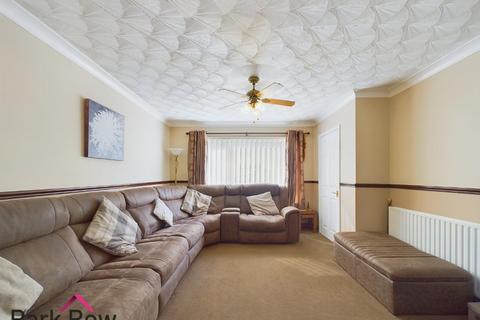 4 bedroom semi-detached house for sale, Park Avenue, Sherburn In Elmet, Leeds