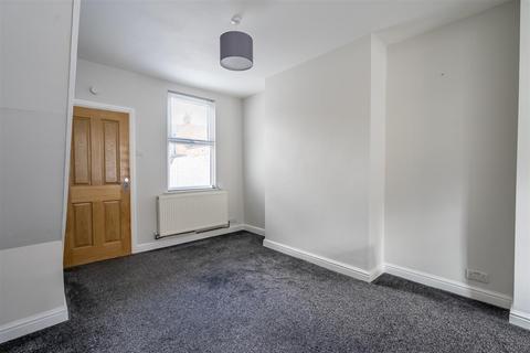 2 bedroom terraced house to rent, Baker Street, York, YO30 7AY