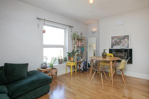 3 bedroom flat for sale, Warner Road, Camberwell, SE5