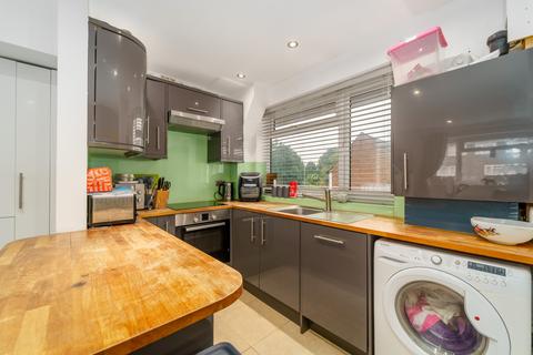 2 bedroom ground floor flat for sale, St. Peters Court, High Street, Chalfont St. Peters, Gerrards Cross, Buckinghamshire, SL9