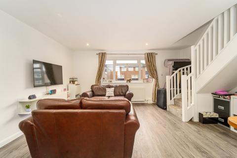 2 bedroom ground floor flat for sale, St. Peters Court, High Street, Chalfont St. Peters, Gerrards Cross, Buckinghamshire, SL9