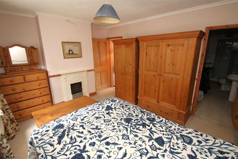 18 Campbell Road, Salisbury, SP1 3BG