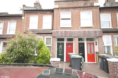 3 bedroom flat to rent, Holdenby Road, SE4