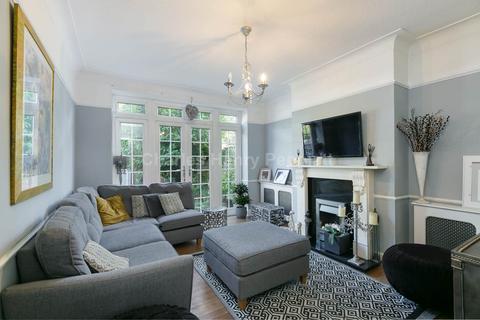 4 bedroom house for sale, Lakenheath, London, N14