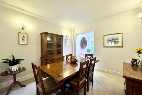 3 bedroom end of terrace house for sale, Beech Road, Hale WA15