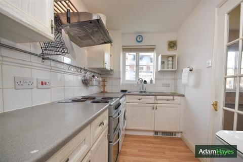 1 bedroom apartment to rent, Lucas Gardens, London N2