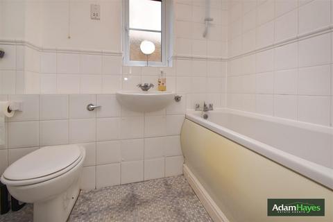 1 bedroom apartment to rent, Lucas Gardens, London N2