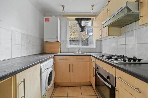 Studio to rent, Norman Road, London E11