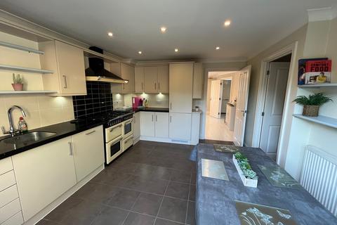 4 bedroom end of terrace house for sale, Woodhouse Gardens, Greenham RG19