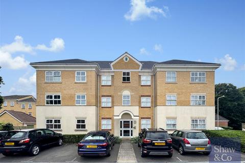 2 bedroom flat for sale, Hurworth Avenue, Slough SL3