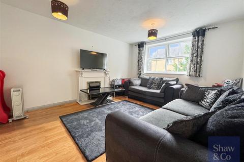 2 bedroom flat for sale, Hurworth Avenue, Slough SL3