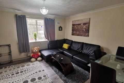 2 bedroom flat to rent, Bevill Square, Salford, M3 6BB