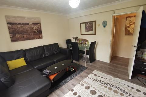 2 bedroom flat to rent, Bevill Square, Salford, M3 6BB