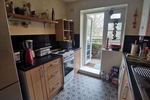 2 bedroom flat to rent, Bevill Square, Salford, M3 6BB