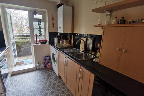 2 bedroom flat to rent, Bevill Square, Salford, M3 6BB