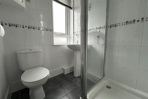 2 bedroom flat to rent, Tay Street, Newburgh