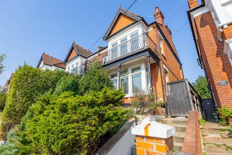 39 Canewdon Road, Westcliff-on-sea, SS0 7NE