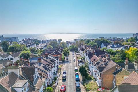 39 Canewdon Road, Westcliff-on-sea, SS0 7NE
