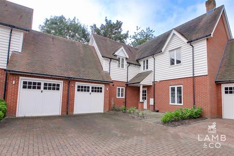 4 bedroom detached house for sale, Cravenwood Close, Clacton-On-Sea CO16