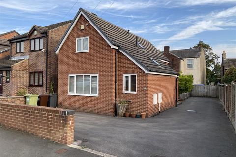 3 bedroom detached house for sale, Kings Head Road, Mirfield WF14